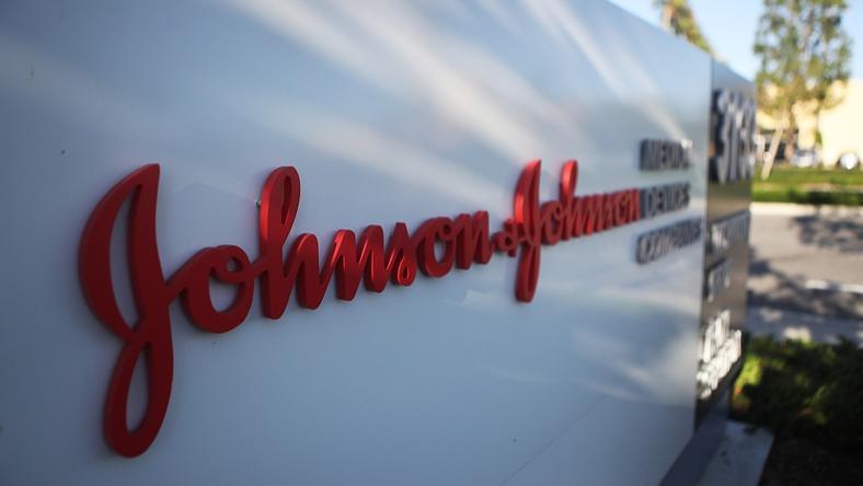 强生召回部分隐形眼镜:可能伤角膜